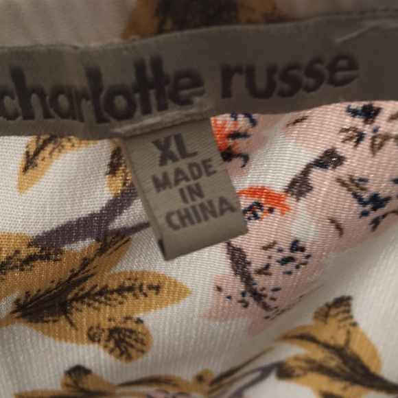 A dress - Picture 3 of 3